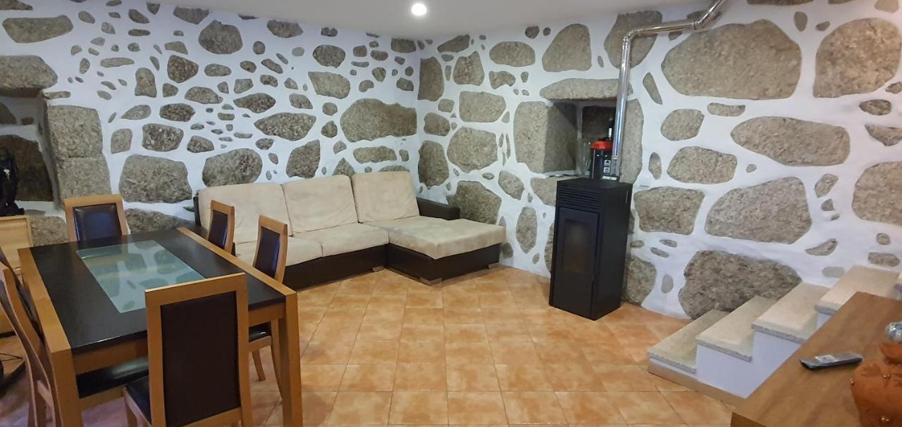 Quinta Da Tormenta -14 Pessoas- Cabeceiras De Basto 2 Casas E Piscina Privada Villa Luaran gambar