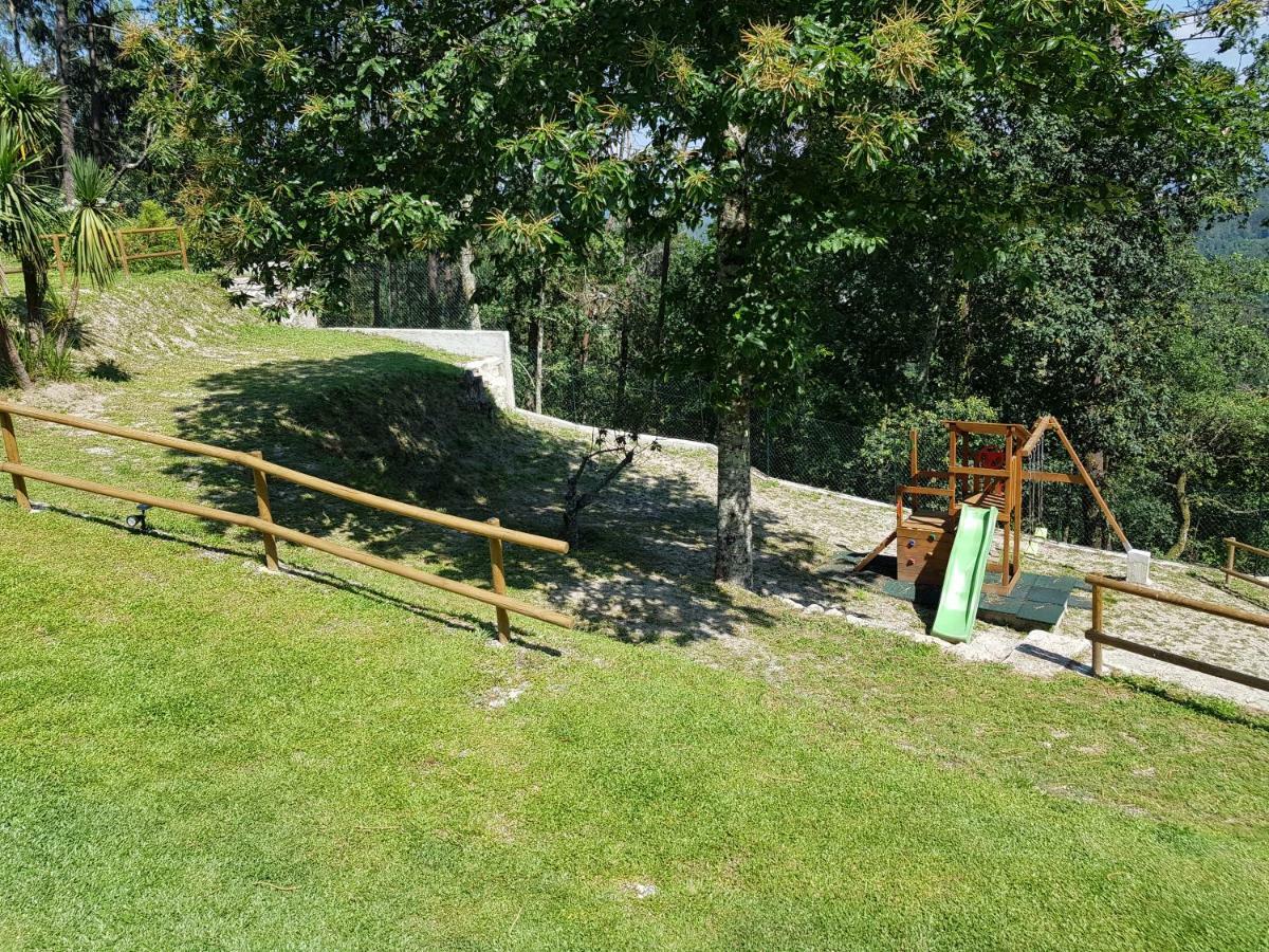 Quinta Da Tormenta -14 Pessoas- Cabeceiras De Basto 2 Casas E Piscina Privada Villa Luaran gambar